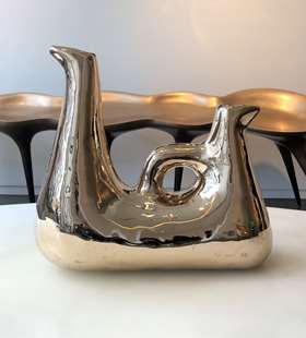 Metawe vase-sculpture
